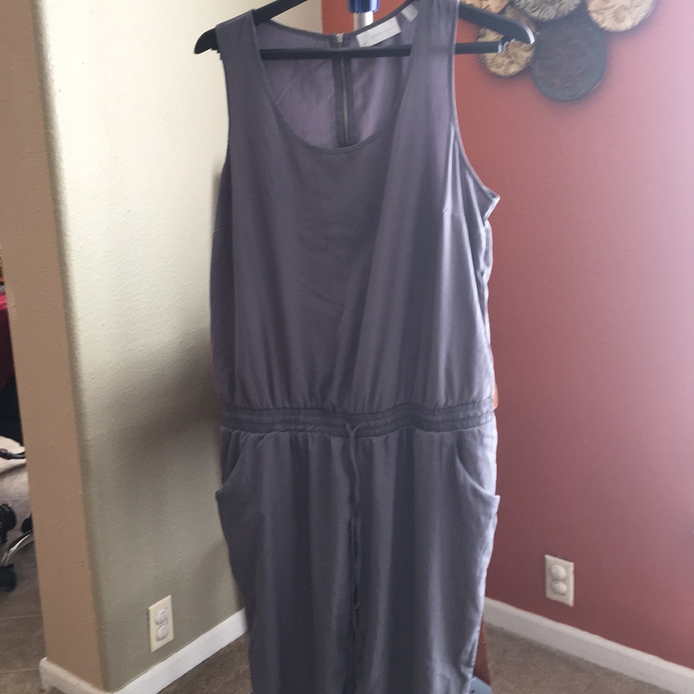 XL paint romper back zipper closure, elastic waist